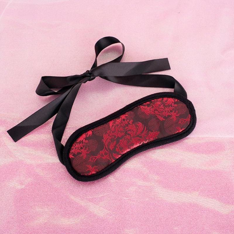 Kit Acessórios BDSM Estilo Luxury Vermelho - Algemas, Chicote, Venda e Mordaça